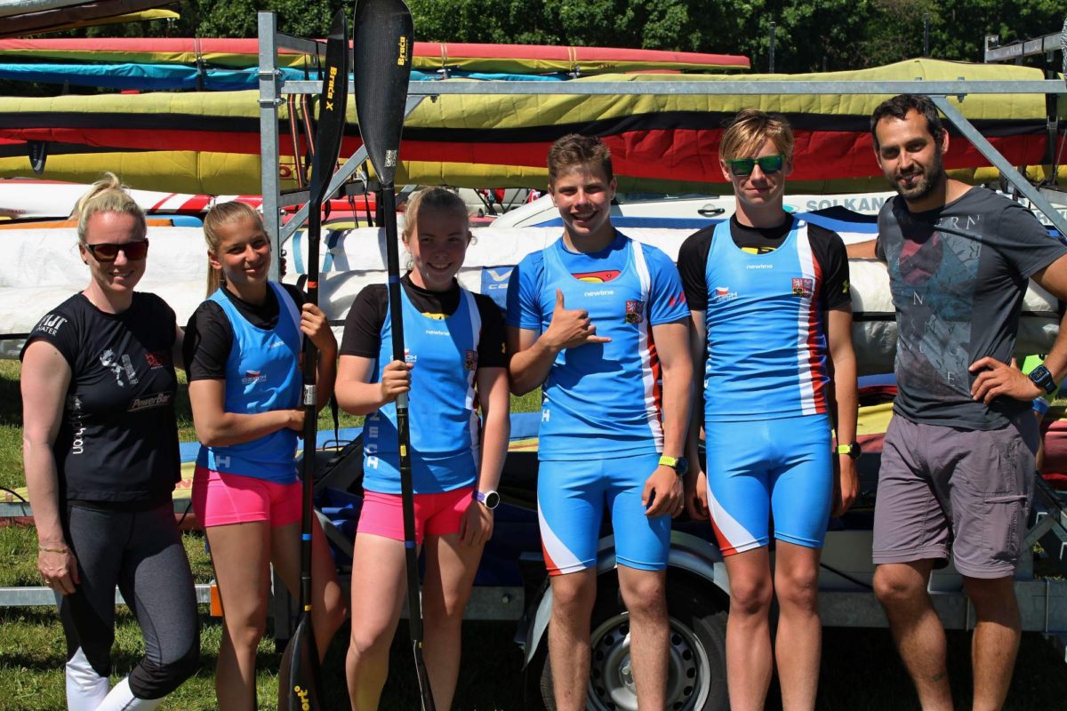 Inka a Gábina bronzové na mezinárodní regatě v Piešťanech!